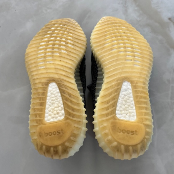 Yeezy Boost 350 ‘V2’ Carbon - Picture 5 of 6